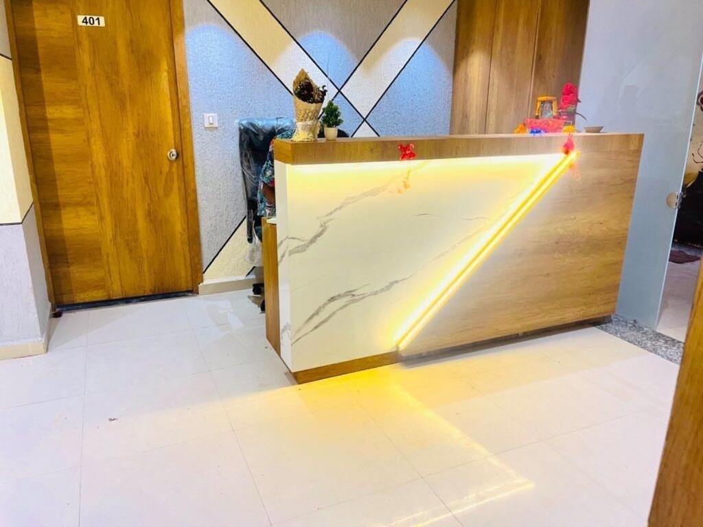Oyo Florence Hotel Surat Buitenkant foto
